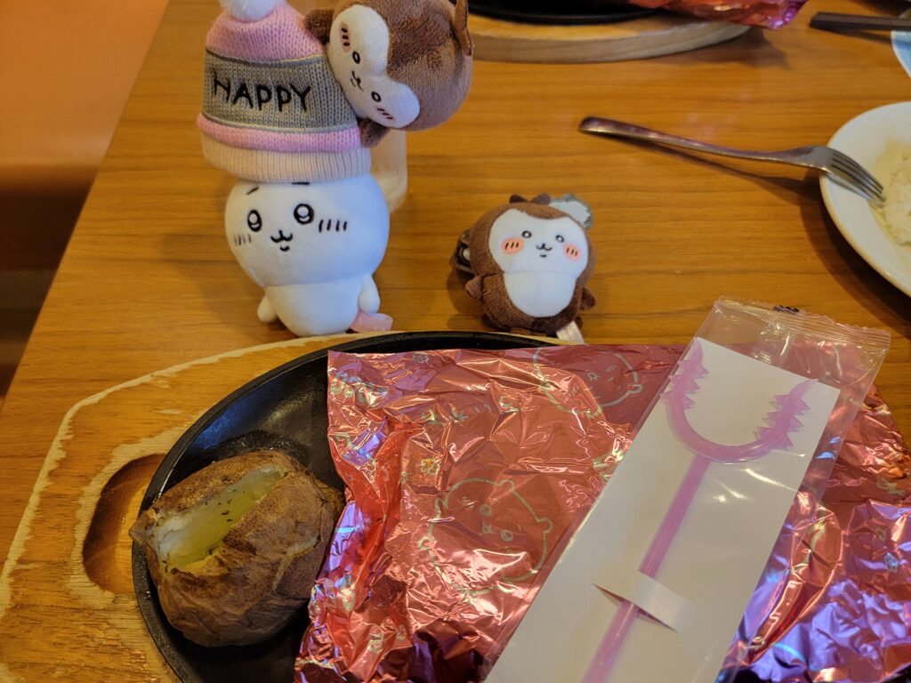 【写真あり】ココス×ちいかわコラボがかわいい!ラッピング装飾店舗・ココス平和台店へ行ってきました